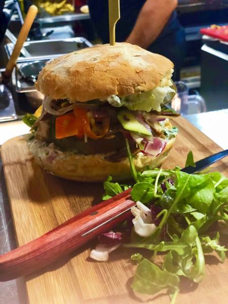 Le Burger du Roof Kitchen : des produits frais à Marseille, 13ème arrondissement, prés de l'Ecole Centrale et de Polytech
